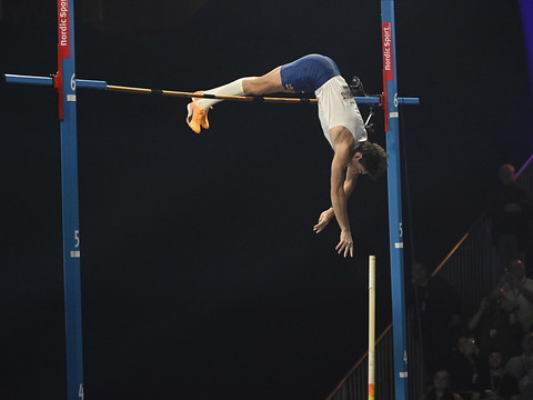 Le Suédois Duplantis améliore son record du monde à la perche