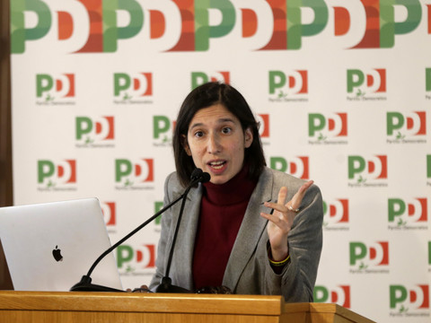 Née au Tessin, Elly Schlein prend la présidence du Parti démocrate