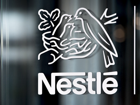 Nestlé se retire de Birmanie deux ans après le coup d'État