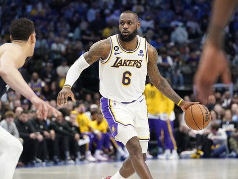 LeBron James pourrait être absent plusieurs semaines