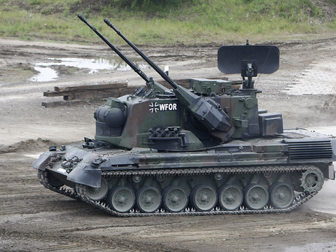 La réexportation d'armes vers l'Ukraine divise les Suisses