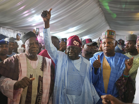 Au Nigeria, Bola Tinubu élu tend la main à ses rivaux