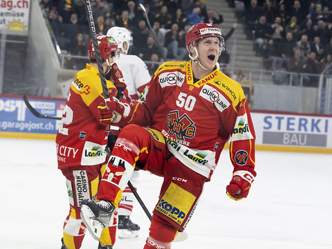 Bienne nouveau leader, Fribourg toujours dans la course