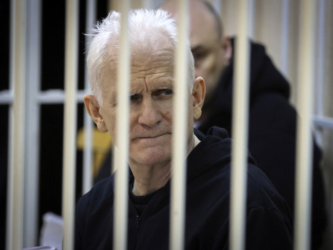Ales Bialiatski, colauréat du Nobel, condamné à 10 ans de prison