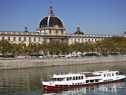 L'Agence de l'eau alerte sur la baisse des débits du Rhône avec le changement climatique