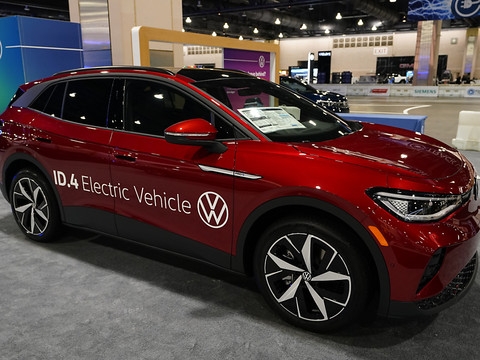 Volkswagen optimiste pour 2023, le cours grimpe