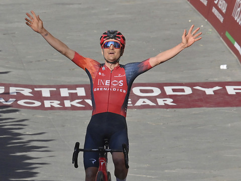 Le Britannique Pidcock s'impose en solitaire sur les Strade Bianche