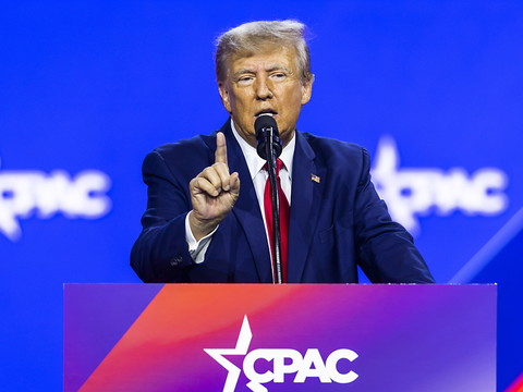 Trump s'en prend aux 