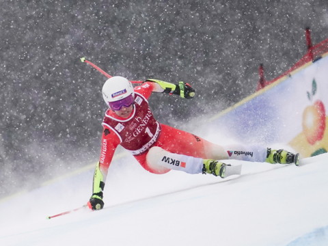 Flury 6e du second super-G, triplé autrichien