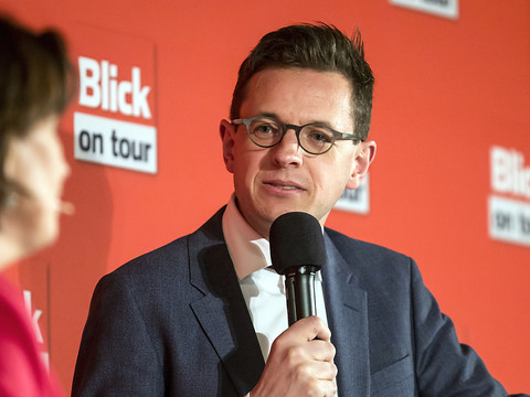 Le rédacteur en chef du groupe Blick suspendu pour six mois