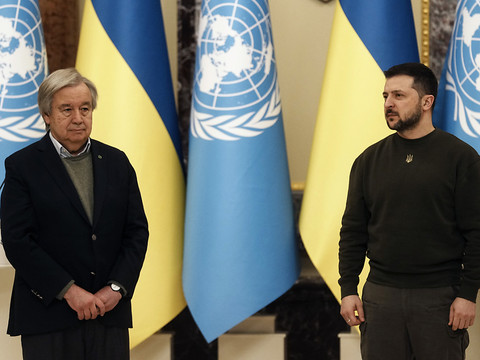 Ukraine: le chef de l'ONU dénonce à Kiev une vidéo d'exécution 