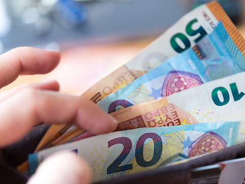 Zone euro: la croissance revue en baisse, a stagné au 4e trimestre