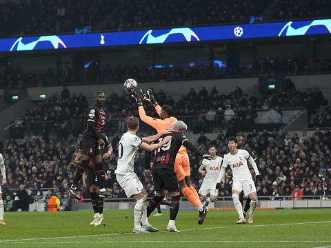 Le Milan tient le choc à Londres