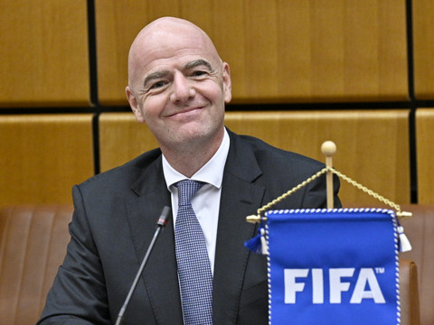 Gianni Infantino blanchi dans une affaire de vol en jet privé