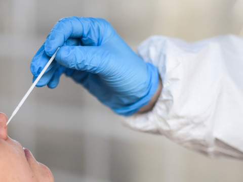 Fraude aux tests Covid: l'OFSP ordonne de rembourser 1,6 million