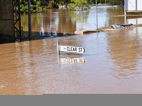 Les habitants d'une ville australienne inondée appelés à fuir
