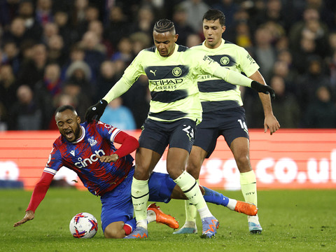 City maintient la pression sur Arsenal