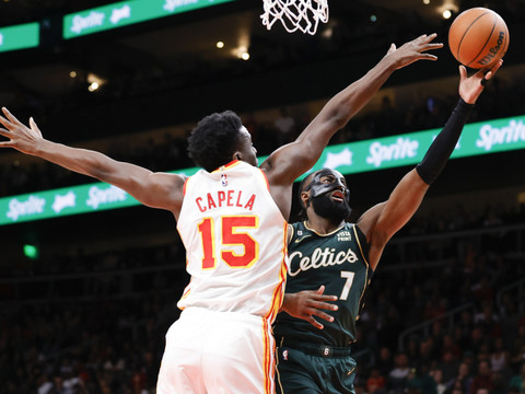 Les Hawks stoppés par les Celtics