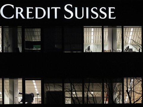 Credit Suisse continue de lutter contre les sorties de fonds