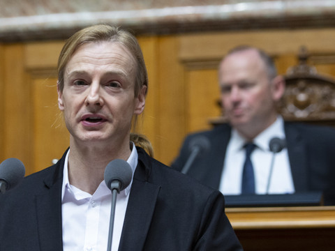 Les députés devraient dévoileur les rémunérations liées aux caisses