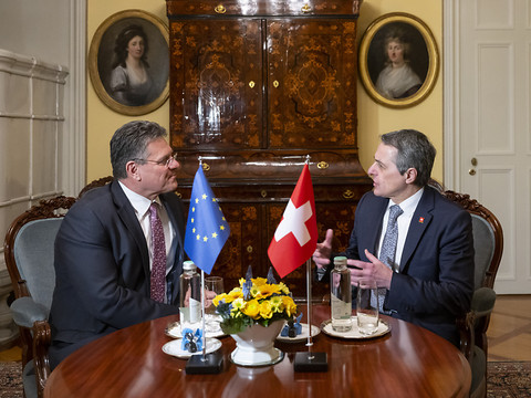 Maros Sefcovic se montre optimiste avant sa rencontre avec Cassis