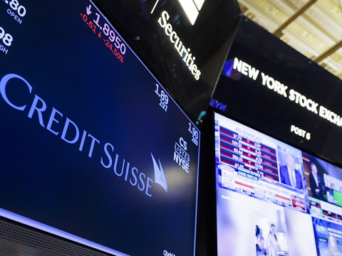 Credit Suisse rebondit fortement après l'aide de la BNS