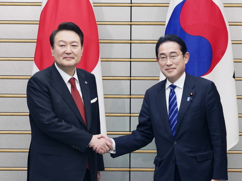 Tokyo et Séoul reprennent langue sur la diplomatie et le commerce