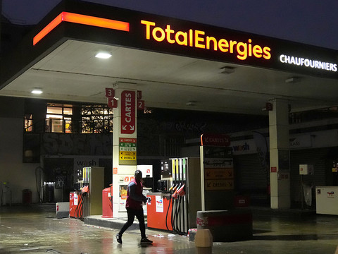 Totalenergies cède 1600 stations-service en Europe