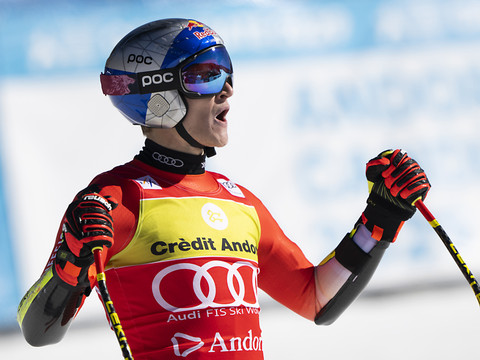 Marco Odermatt gagne le super-G des finales de Coupe du monde