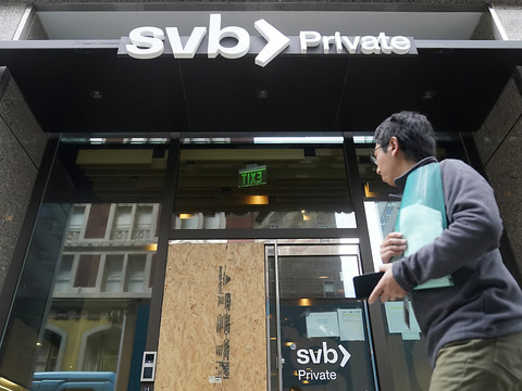 Les marchés rechutent et Credit Suisse s'enfonce de nouveau