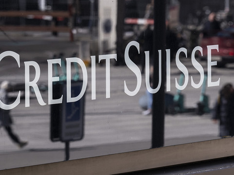 UBS en pourparlers pour racheter Credit Suisse, selon le FT