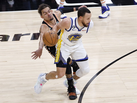 Les Hawks battent le champion en titre Golden State