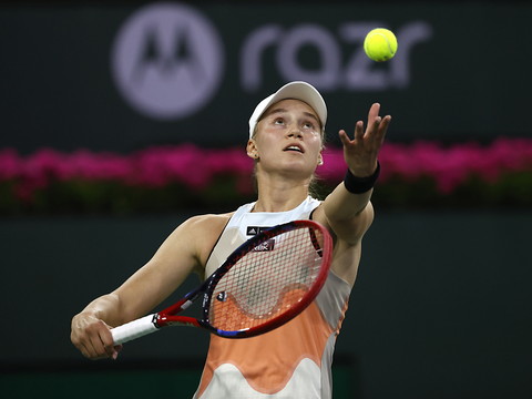 Rybakina écrase Swiatek et retrouve Sabalenka