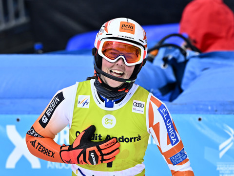 Vlhova s'impose en slalom, Holdener 5e