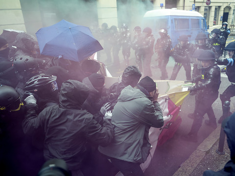 Des heurts lors d'une manifestation non autorisée anti-UDC à Genève