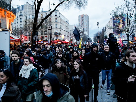 Retraites: gouvernement inflexible malgré les manifestations