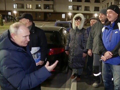 Poutine s'est rendu à Marioupol, après la Crimée (Kremlin)