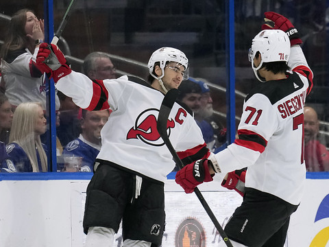 30 buts pour Nico Hischier
