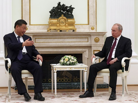 Ukraine : Poutine et Xi discutent du plan de paix chinois, Washington 