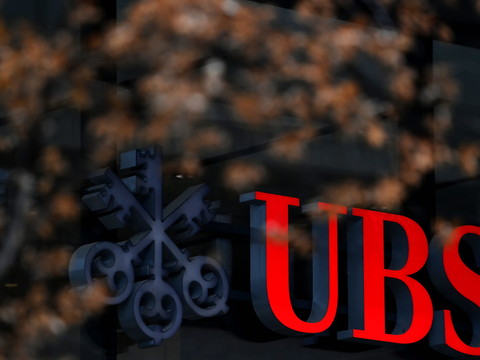 Moody's abaisse les perspectives de notes d'UBS