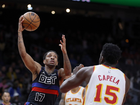 Les Hawks battent facilement Detroit