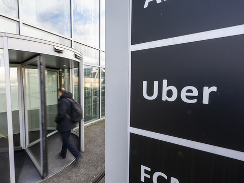 Chauffeurs Uber: cotisations dues par deux sociétés néerlandaises