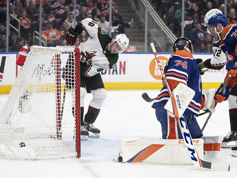 Moser et les Coyotes battus par les Oilers