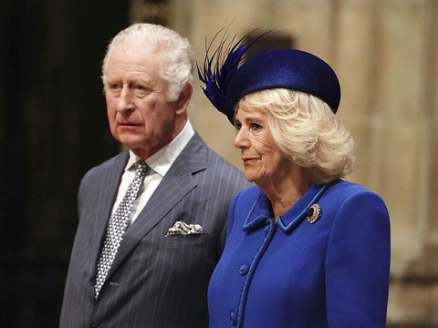 Le roi Charles va visiter une France en pleine crise sociale