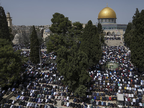 L'esplanade des Mosquées comble pour le premier vendredi du ramadan
