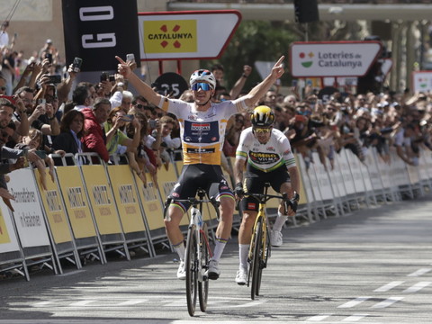 Roglic s'impose en Catalogne en résistant à Evenepoel