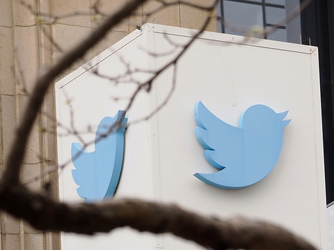 Twitter vaut moins de la moitié de son prix d'achat, selon Musk