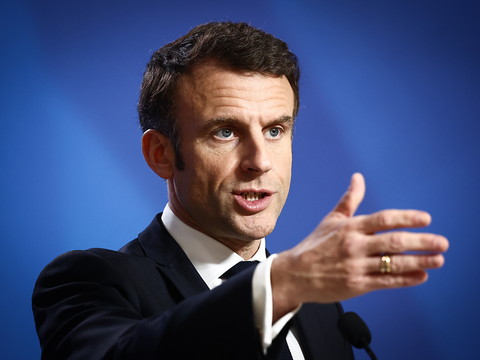 Inflexible, Macron veut 