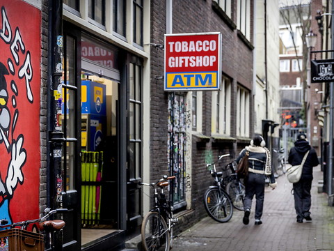 Amsterdam agit contre les touristes qui veulent 