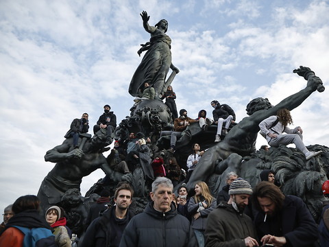 Les syndicats invités à Matignon, nouvelle mobilisation le 6 avril